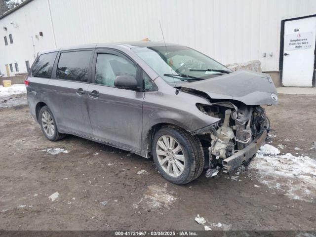  Salvage Toyota Sienna