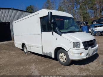  Salvage Isuzu Commercial Van