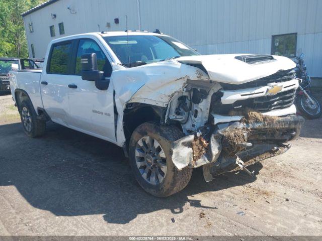  Salvage Chevrolet Silverado 2500