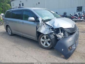  Salvage Toyota Sienna