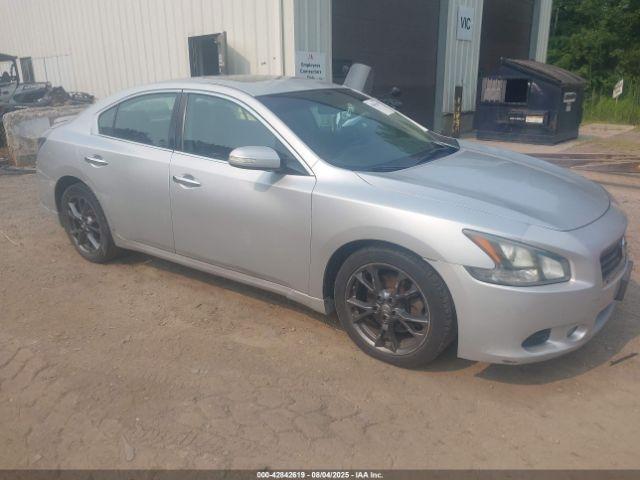  Salvage Nissan Maxima