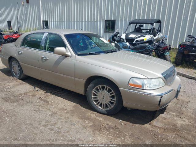  Salvage Lincoln Towncar