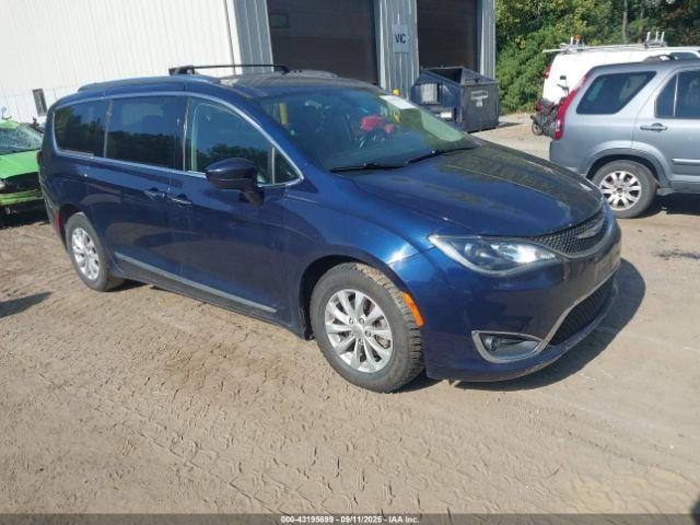  Salvage Chrysler Pacifica