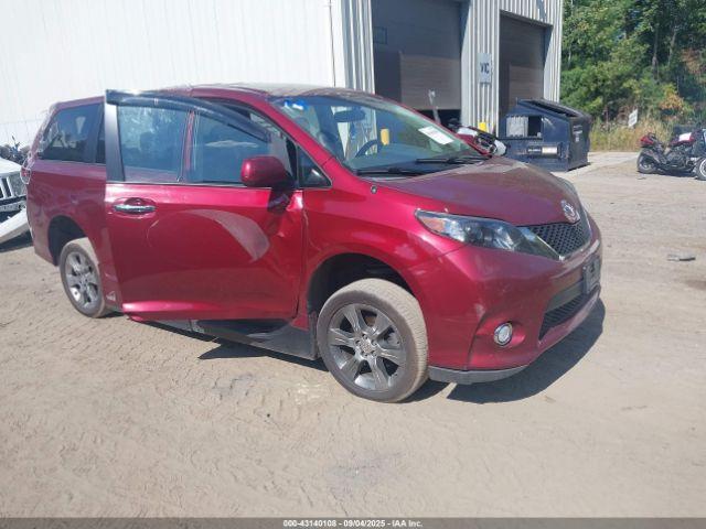  Salvage Toyota Sienna