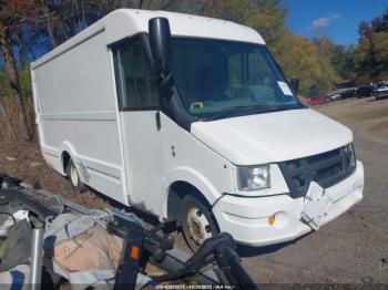  Salvage Isuzu Commercial Van