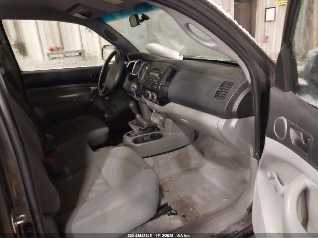 Toyota Tacoma Image 4