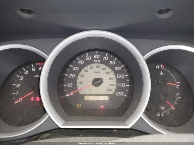 Toyota Tacoma Image 16