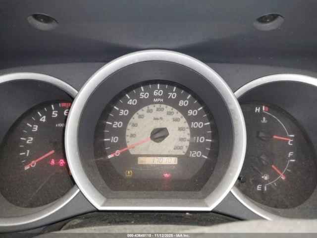 Toyota Tacoma Image 16