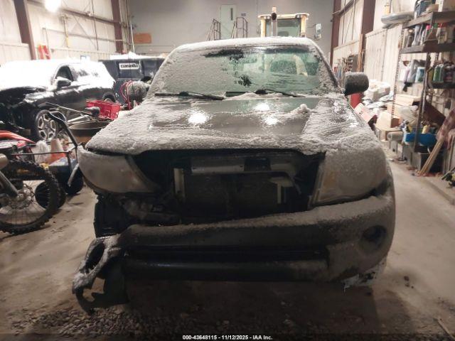 Toyota Tacoma Image 9