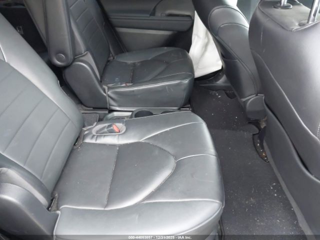 Toyota Highlander Hybrid Xle Image 5