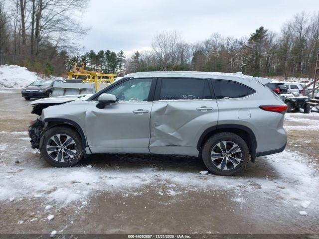 Toyota Highlander Hybrid Xle Image 14