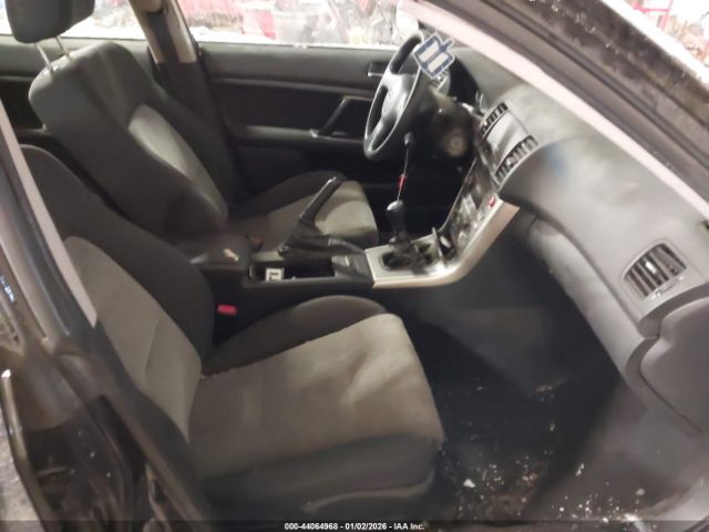 Subaru Outback 2.5i Image 6