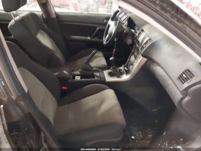 Subaru Outback 2.5i Image 6