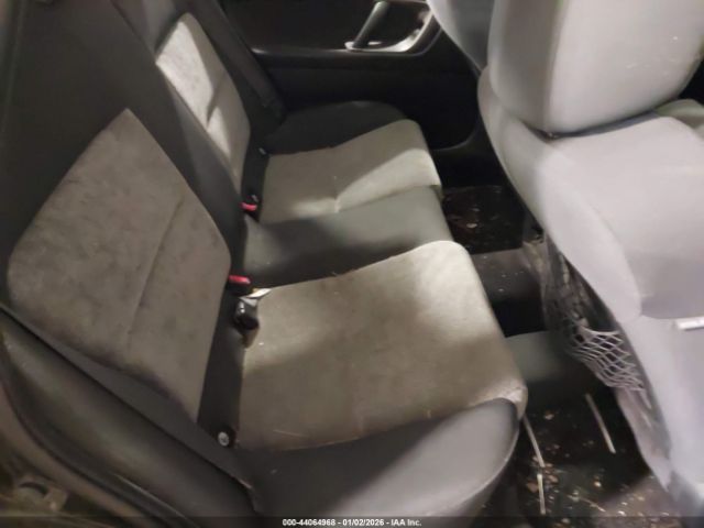 Subaru Outback 2.5i Image 10